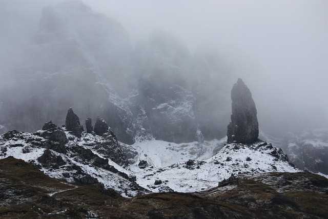 Разработка undefinedвнутренних регламентов и политик</strong> также играет ключевую роль. Четко прописанные процедуры, касающиеся соблюдения законодательства, контролируют действия сотрудников и менеджеров. Данный подход снижает вероятность случайных нарушений, так как каждый член команды будет знать свои обязанности и пределы ответственности.»></p>
<p><strong>Обучение персонала</strong> нормам и правилам ведения дел позволяет значительно уменьшить вероятность правонарушений. Регулярные тренинги по соблюдению нормативных требований способствуют повышению сознательности и профессионализма сотрудников, что, в свою очередь, создает более безопасную операционную среду.</p>
<p>Применение <strong>страхования ответственности</strong> может стать надежной подстраховкой в непредвиденных ситуациях. Выбор подходящих полисов требует тщательного анализа рисков и возможностей, что помогает защитить активы и репутацию фирмы от возможных претензий.</p>
<p><img decoding=